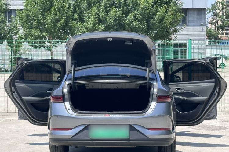 Used BYD Qin PLUS 2025 DM-i Smart Drive 55KM Leading Model Interior 6
