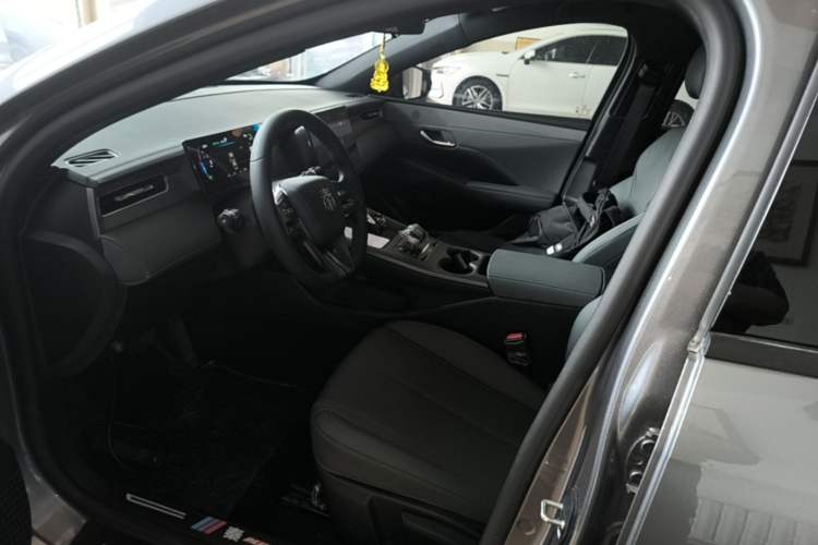 Used BYD Qin PLUS 2025 DM-i Smart Drive 55KM Leading Model Left Front Seat