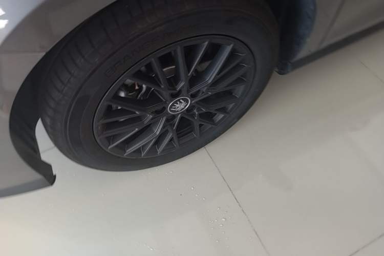 Used BYD Qin PLUS 2025 EV Smart Drive Edition 510KM Leading Model Left Front Wheel Hub