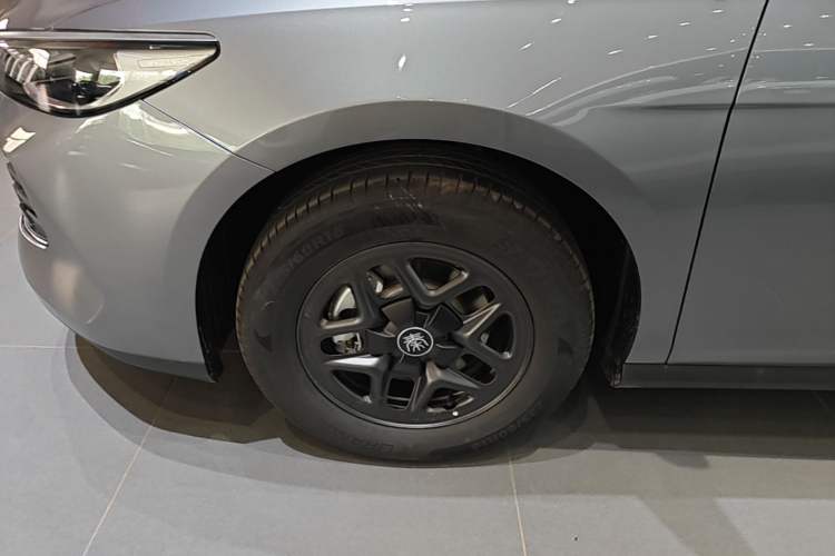 Used BYD Qin PLUS  Left Front Wheel Hub