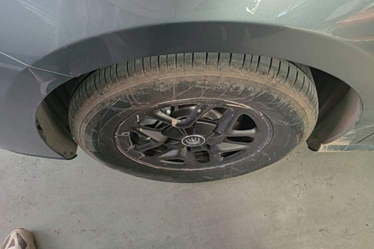 Used BYD Qin PLUS 2025 DM-i Smart Drive 55KM Leading Model Left Front Wheel Hub
