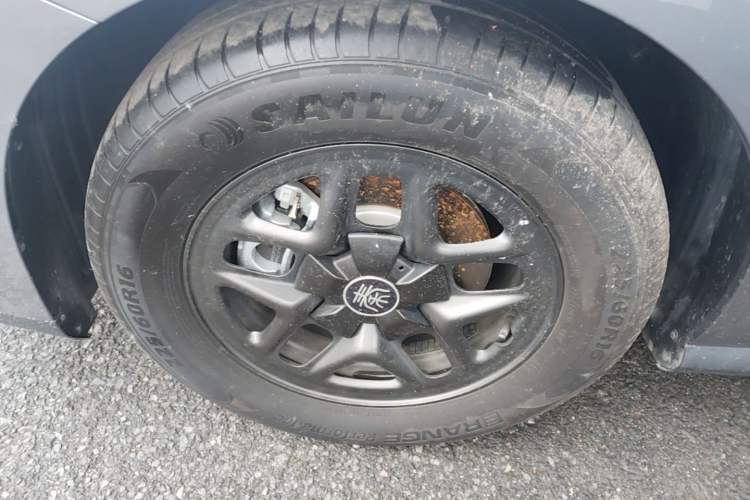 Used BYD Qin PLUS 2025 DM-i Smart Drive 55KM Leading Model Left Front Wheel Hub