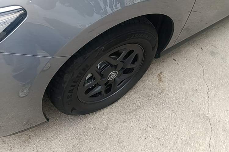 Used BYD Qin PLUS 2025 DM-i Smart Drive 55KM Leading Model Left Front Wheel Hub