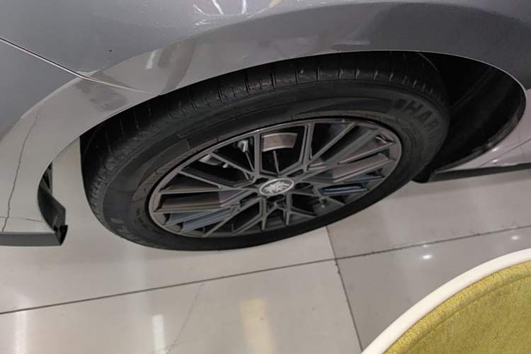 Used BYD Qin PLUS 2025 EV Smart Drive Edition 510KM Leading Model Left Front Wheel Hub