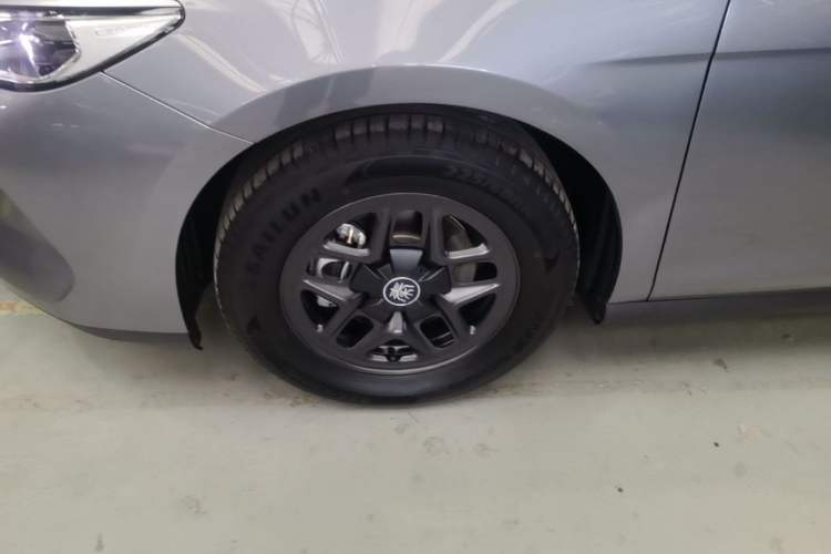 Used BYD Qin PLUS 2025 DM-i Smart Drive 55KM Leading Model Left Front Wheel Hub
