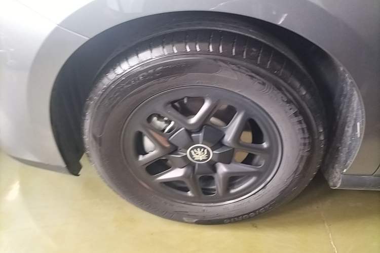 Used BYD Qin PLUS 2025 DM-i Smart Drive 55KM Leading Model Left Front Wheel Hub
