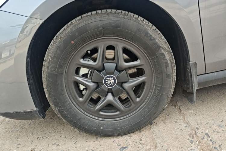 Used BYD Qin PLUS 2025 DM-i Smart Drive 55KM Leading Model Left Front Wheel Hub