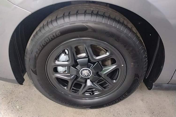 Used BYD Qin PLUS 2025 DM-i Smart Drive 55KM Leading Model Left Front Wheel Hub