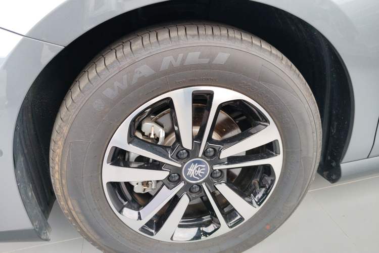 Used BYD Qin PLUS 2025 DM-i Smart Drive 55KM Beyond Model Left Front Wheel Hub