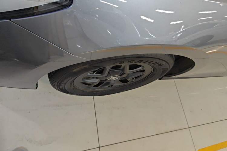 Used BYD Qin PLUS 2025 DM-i Smart Drive 55KM Leading Model Left Front Wheel Hub