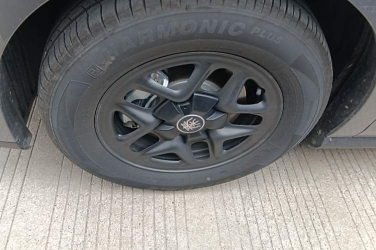 Used BYD Qin PLUS 2025 DM-i Smart Drive 55KM Leading Model Left Front Wheel Hub