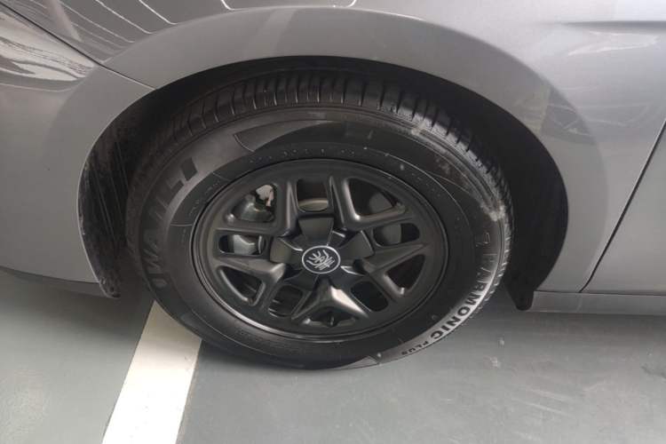 Used BYD Qin PLUS 2025 DM-i Smart Drive 55KM Leading Model Left Front Wheel Hub