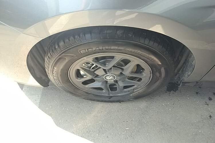 Used BYD Qin PLUS 2025 DM-i Smart Drive 55KM Leading Model Left Front Wheel Hub