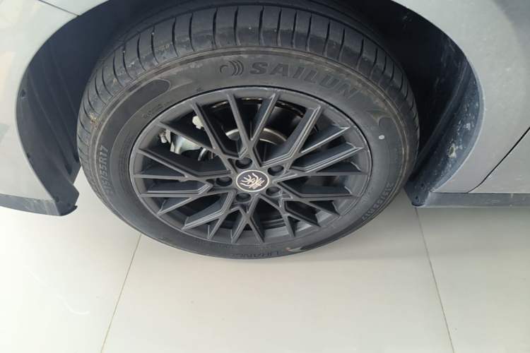 Used BYD Qin PLUS 2025 EV Smart Drive Edition 420KM Leading Model Left Front Wheel Hub