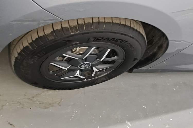Used BYD Qin PLUS 2025 DM-i Smart Drive 55KM Leading Model Left Front Wheel Hub
