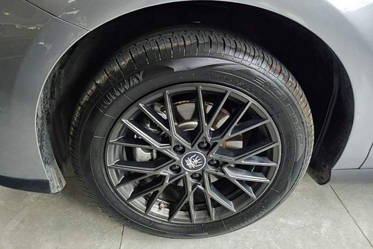 Used BYD Qin PLUS 2025 EV Smart Drive Edition 420KM Leading Model Left Front Wheel Hub