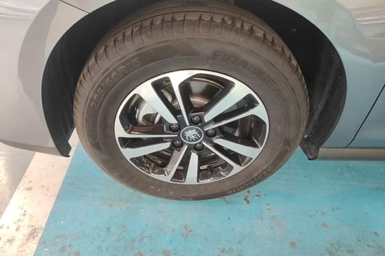 Used BYD Qin PLUS  Left Front Wheel Hub
