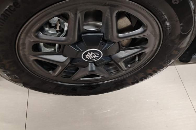 Used BYD Qin PLUS 2025 DM-i Smart Drive 55KM Leading Model Left Front Wheel Hub