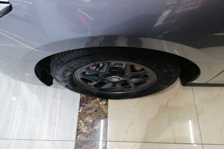 Used BYD Qin PLUS 2025 DM-i Smart Drive 55KM Leading Model Left Front Wheel Hub