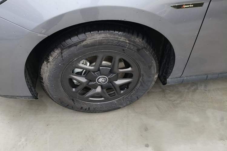 Used BYD Qin PLUS 2025 DM-i Smart Drive 55KM Leading Model Left Front Wheel Hub