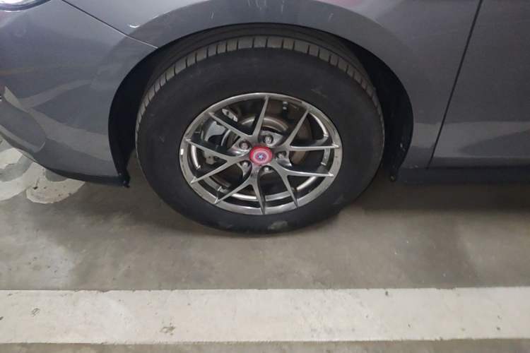 Used BYD Qin PLUS 2025 DM-i Smart Drive 55KM Leading Model Left Front Wheel Hub