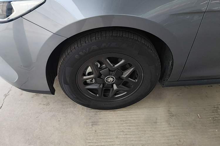 Used BYD Qin PLUS 2025 DM-i Smart Drive 55KM Leading Model Left Front Wheel Hub