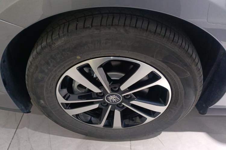 Used BYD Qin PLUS 2025 DM-i Smart Drive 55KM Beyond Model Left Front Wheel Hub
