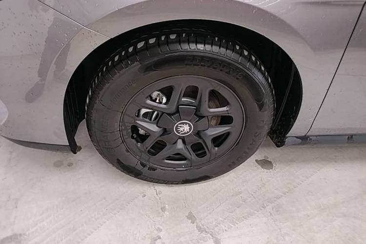 Used BYD Qin PLUS 2025 DM-i Smart Drive 55KM Leading Model Left Front Wheel Hub