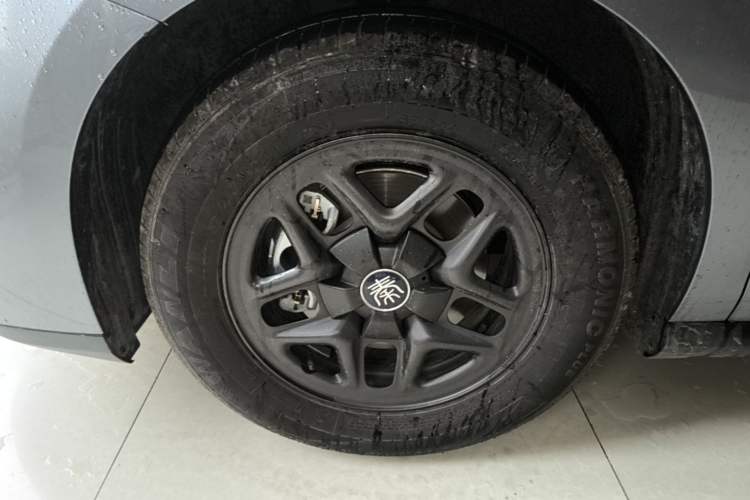 Used BYD Qin PLUS 2025 DM-i Smart Drive 55KM Leading Model Left Front Wheel Hub