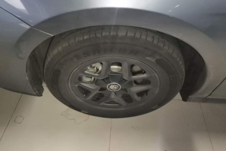 Used BYD Qin PLUS 2025 DM-i Smart Drive 55KM Leading Model Left Front Wheel Hub