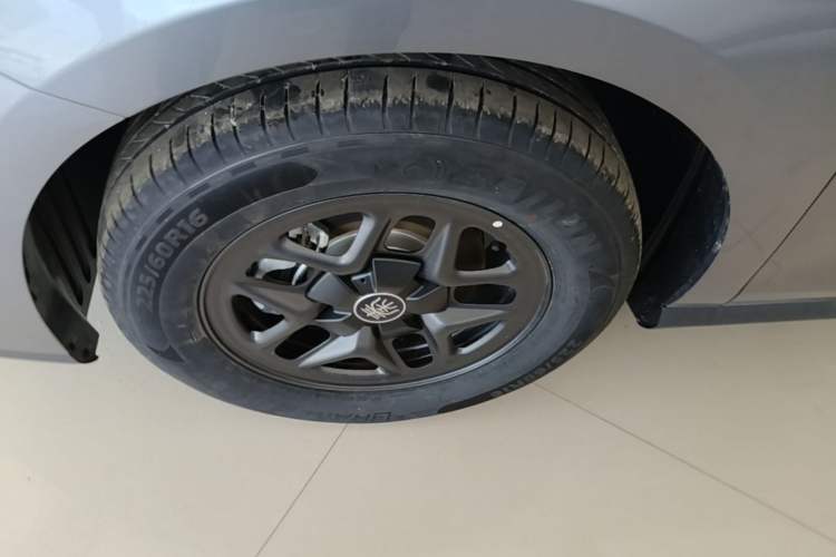 Used BYD Qin PLUS  Left Front Wheel Hub