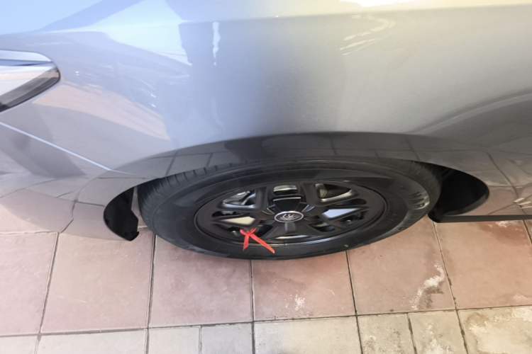 Used BYD Qin PLUS 2025 DM-i Smart Drive 55KM Leading Model Left Front Wheel Hub