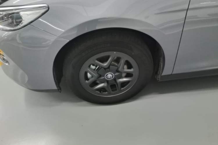 Used BYD Qin PLUS 2025 DM-i Smart Drive 55KM Leading Model Left Front Wheel Hub