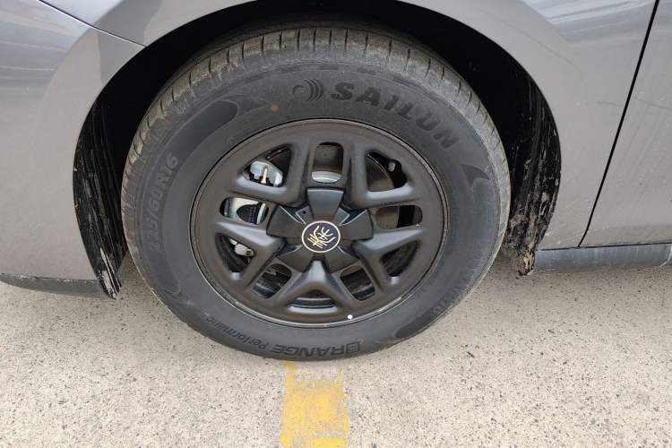 Used BYD Qin PLUS 2025 DM-i Smart Drive 55KM Leading Model Left Front Wheel Hub