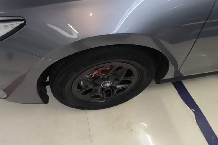 Used BYD Qin PLUS 2025 DM-i Smart Drive 55KM Leading Model Left Front Wheel Hub