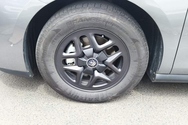 Used BYD Qin PLUS 2025 DM-i Smart Drive 55KM Leading Model Left Front Wheel Hub