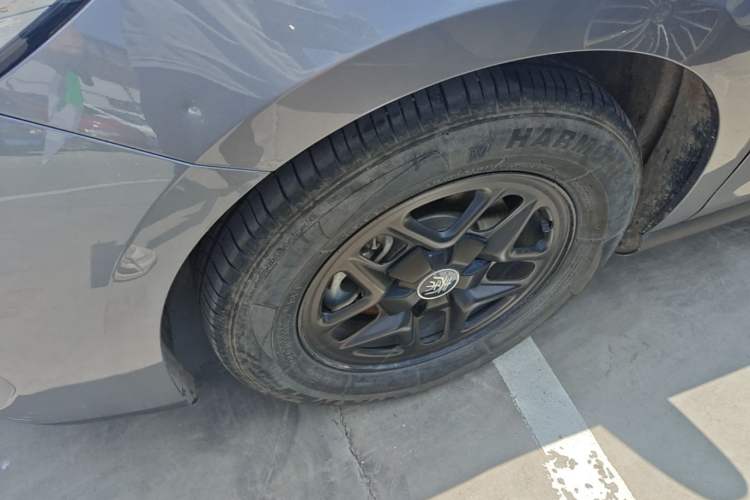 Used BYD Qin PLUS 2025 DM-i Smart Drive 55KM Leading Model Left Front Wheel Hub