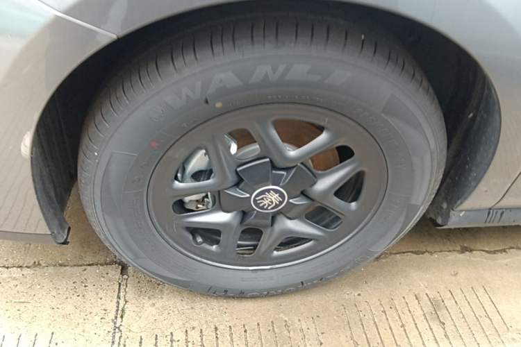 Used BYD Qin PLUS 2025 DM-i Smart Drive 55KM Leading Model Left Front Wheel Hub