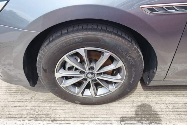 Used BYD Qin PLUS 2025 DM-i Smart Drive 55KM Leading Model Left Front Wheel Hub