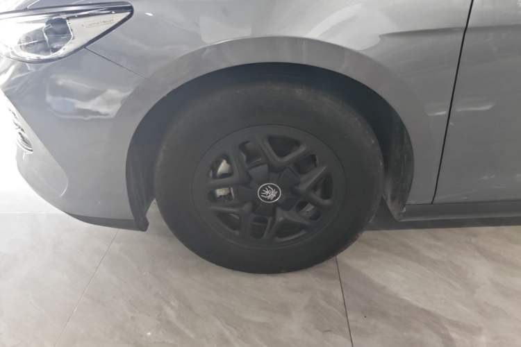Used BYD Qin PLUS 2025 DM-i Smart Drive 55KM Leading Model Left Front Wheel Hub