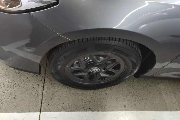 Used BYD Qin PLUS 2025 DM-i Smart Drive 55KM Leading Model Left Front Wheel Hub