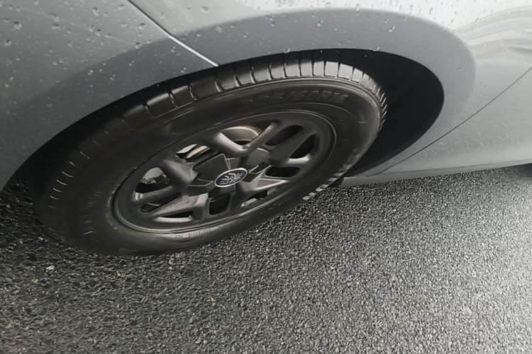 Used BYD Qin PLUS 2025 DM-i Smart Drive 55KM Leading Model Left Front Wheel Hub
