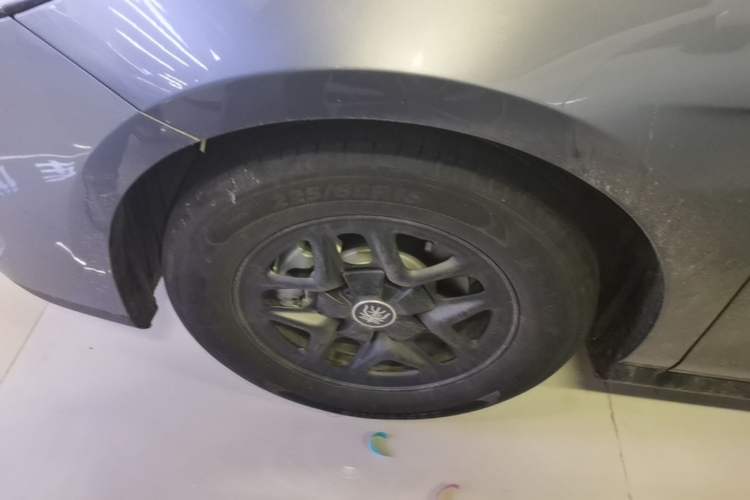 Used BYD Qin PLUS 2025 DM-i Smart Drive 55KM Leading Model Left Front Wheel Hub