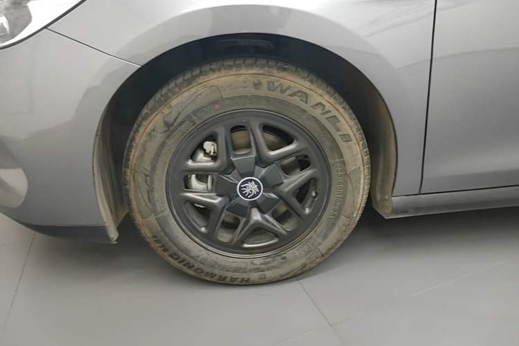 Used BYD Qin PLUS 2025 DM-i Smart Drive 55KM Leading Model Left Front Wheel Hub