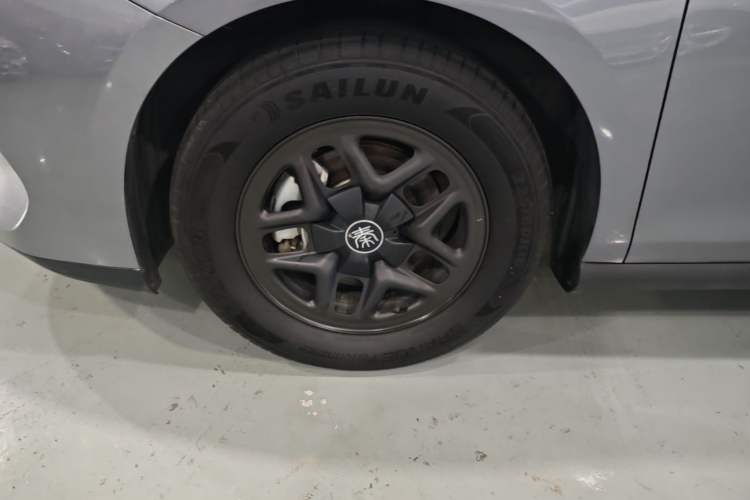 Used BYD Qin PLUS 2025 DM-i Smart Drive 55KM Leading Model Left Front Wheel Hub
