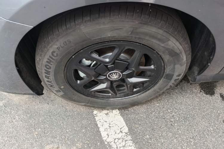 Used BYD Qin PLUS 2025 DM-i Smart Drive 55KM Leading Model Left Front Wheel Hub