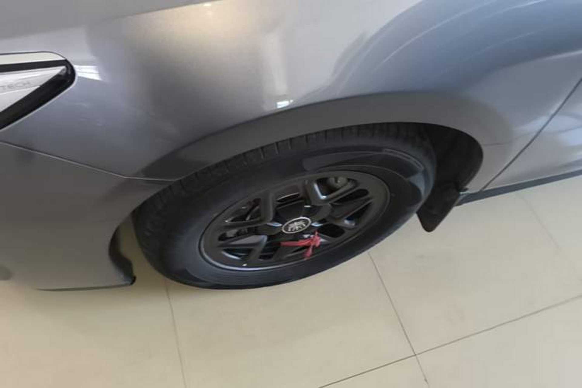 Used BYD Qin PLUS 2025 DM-i Smart Drive 55KM Leading Model Left Front Wheel Hub