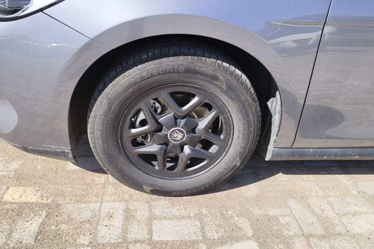 Used BYD Qin PLUS 2025 DM-i Smart Drive 55KM Leading Model Left Front Wheel Hub
