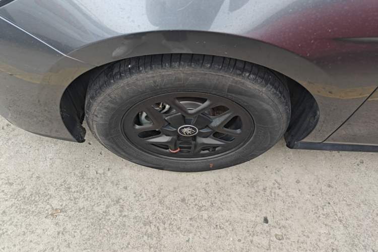 Used BYD Qin PLUS 2025 DM-i Smart Drive 55KM Leading Model Left Front Wheel Hub