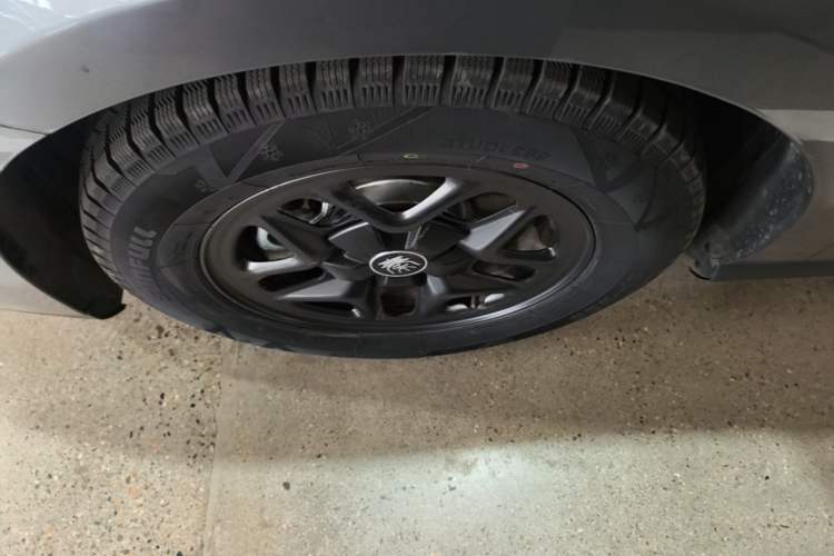 Used BYD Qin PLUS 2025 DM-i Smart Drive 55KM Leading Model Left Front Wheel Hub